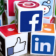 Médias sociaux et mots clés